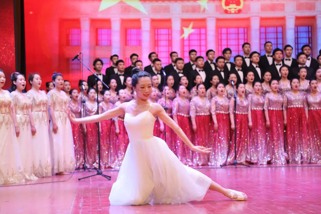 线上娱乐城举办庆祝建党100周年师生合唱大赛