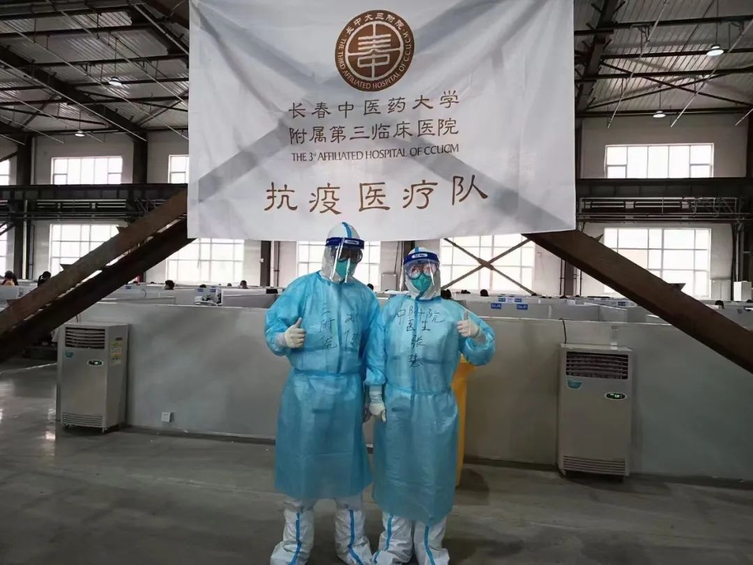 线上娱乐城老师顾光磊创作数码版画致敬援长医疗队