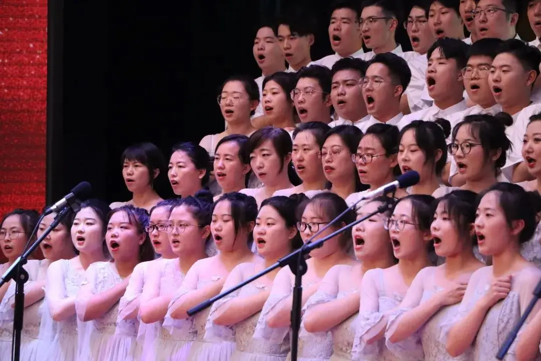 线上娱乐城举办庆祝建党100周年师生合唱大赛
