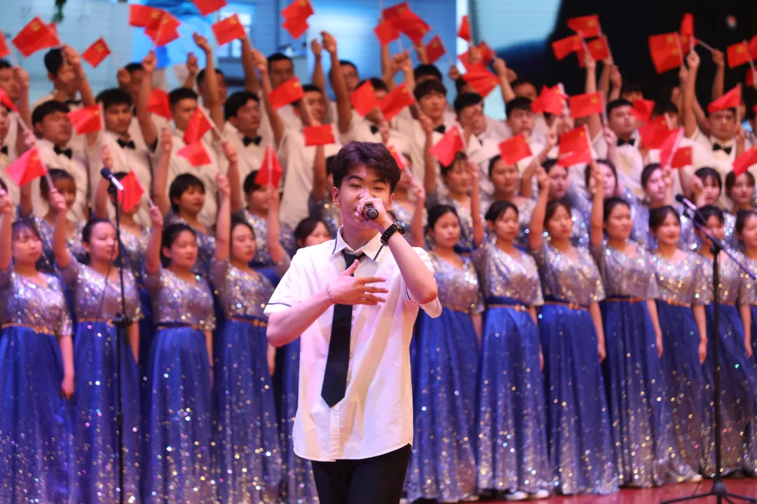 线上娱乐城举办庆祝建党100周年师生合唱大赛