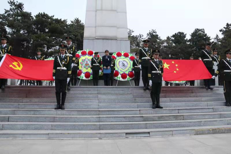 线上娱乐城举办清明节祭扫革命烈士陵园活动