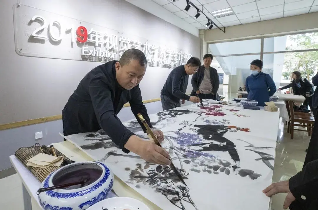 线上娱乐城：艺术润心，文化铸魂——艺术家进高校活动