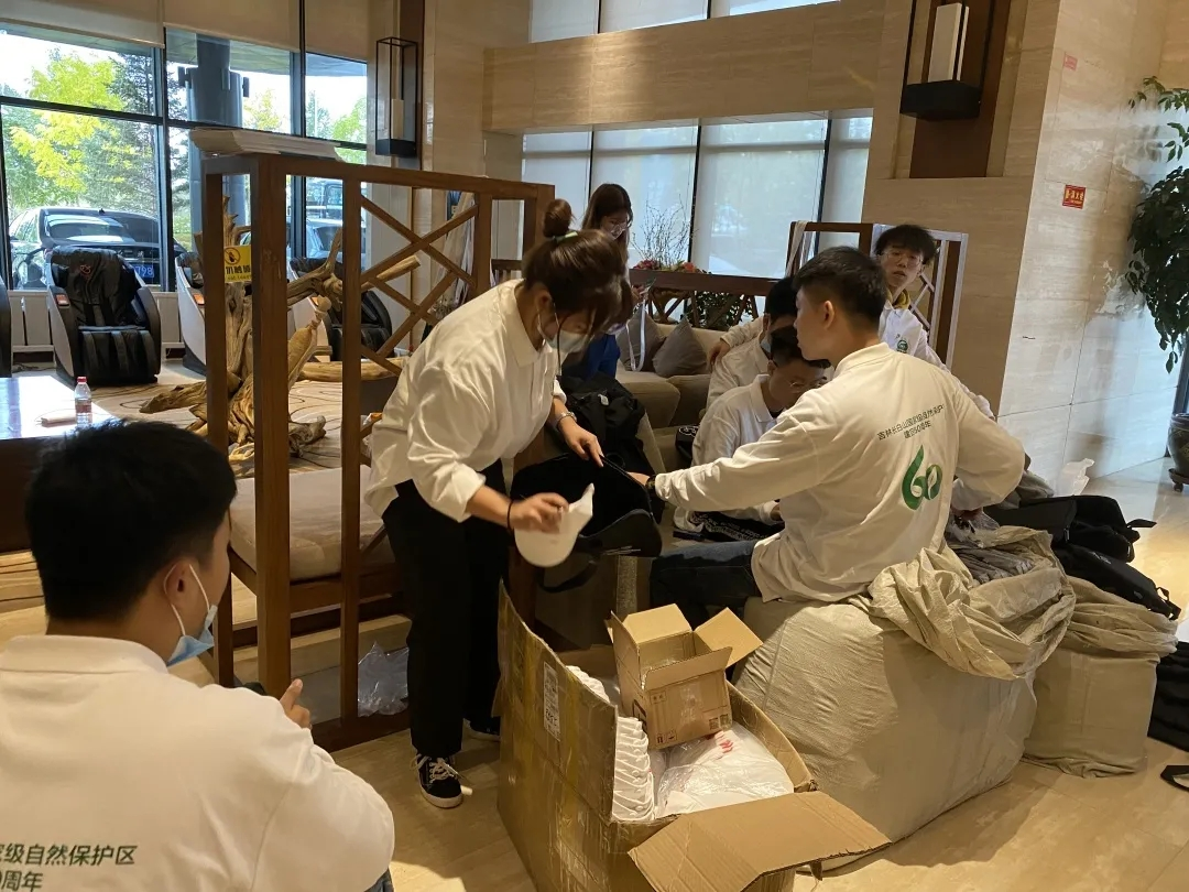 线上娱乐城学生志愿者参加长白山自然保护区庆祝建区60周年系列活动