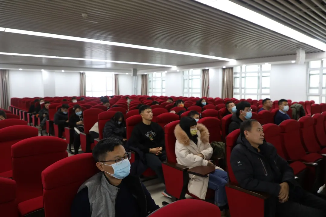 全面融入“一主六双”高质量发展战略——线上娱乐城举办党史学习教育专题报告会