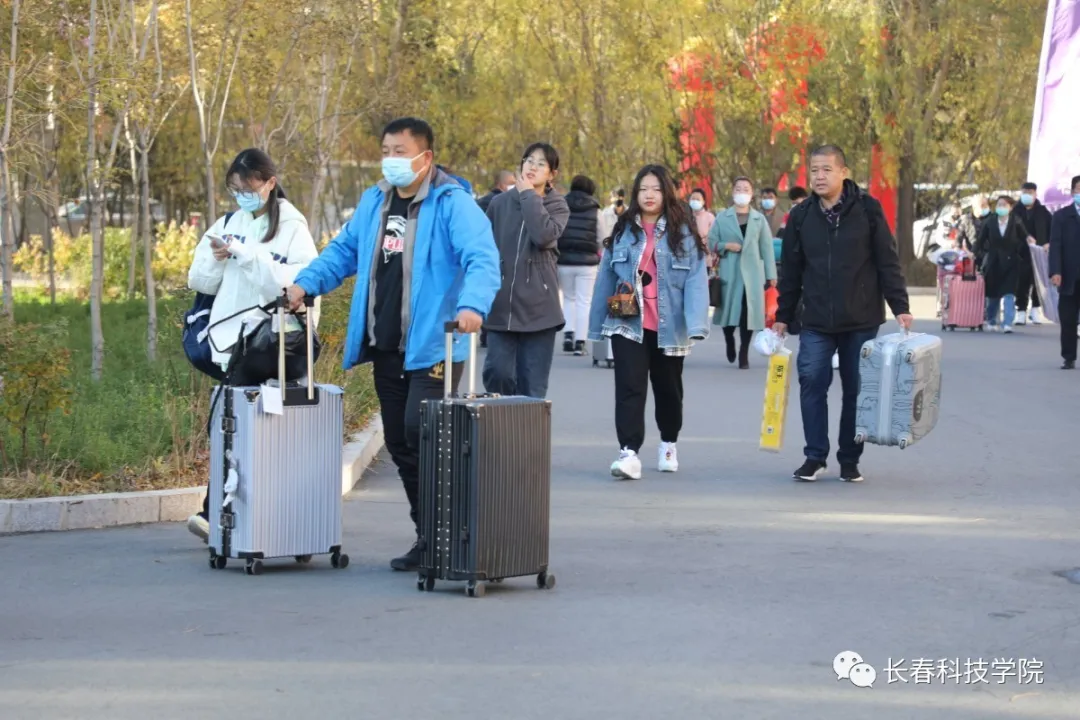 线上娱乐城迎来第三批入学新生