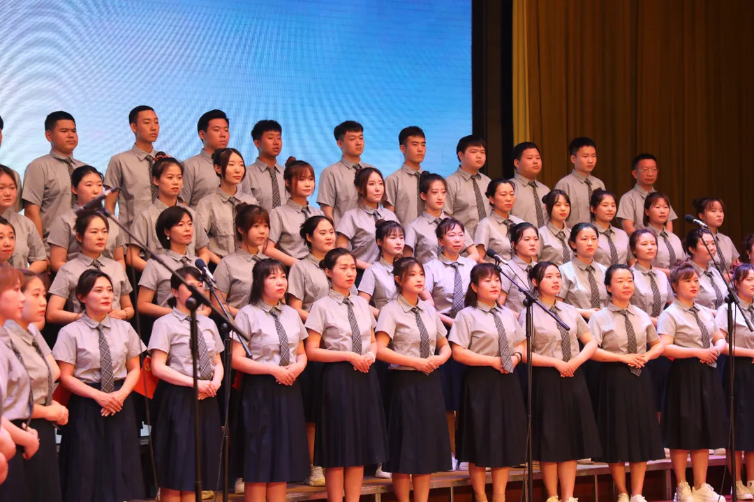 线上娱乐城举办庆祝建党100周年师生合唱大赛